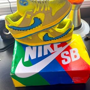 Grateful Dead Yellow Bear Nike Dunk SB with Box